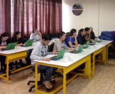 NRE Pitanga incentivando iniciação à programação através do Scratch
