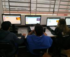 NRE Pitanga incentivando iniciação à programação através do Scratch
