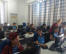 NRE Pitanga incentivando iniciação à programação através do Scratch
