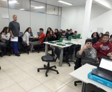 NRE Pitanga incentivando iniciação à programação através do Scratch
