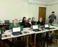 NRE Pitanga incentivando iniciação à programação através do Scratch
