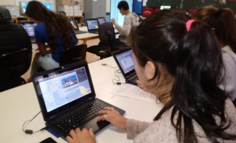 NRE Pitanga incentivando iniciação à programação através do Scratch NRE Pitanga incentivando iniciação à programação através do Scratch