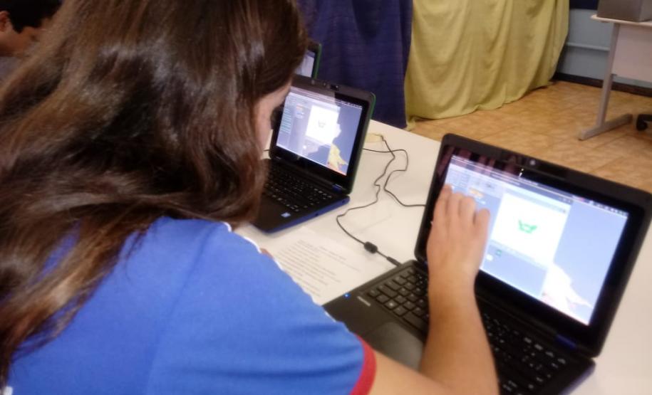 NRE Pitanga incentivando iniciação à programação através do Scratch NRE Pitanga incentivando iniciação à programação através do Scratch