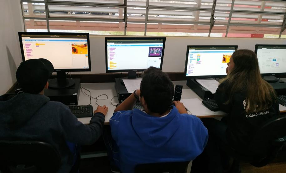 NRE Pitanga incentivando iniciação à programação através do Scratch NRE Pitanga incentivando iniciação à programação através do Scratch