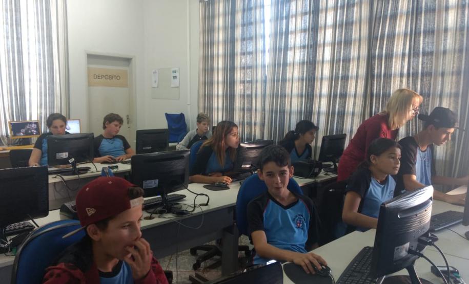 NRE Pitanga incentivando iniciação à programação através do Scratch NRE Pitanga incentivando iniciação à programação através do Scratch