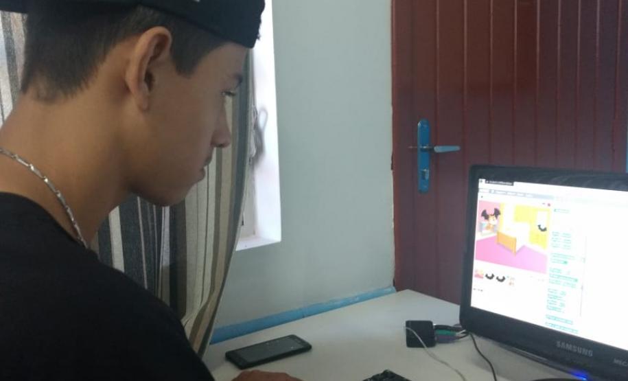 NRE Pitanga incentivando iniciação à programação através do Scratch NRE Pitanga incentivando iniciação à programação através do Scratch