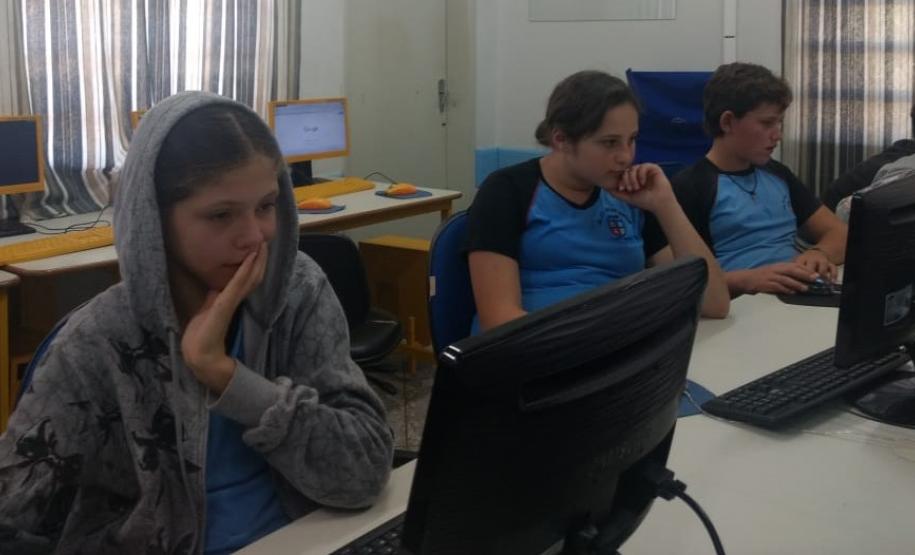 NRE Pitanga incentivando iniciação à programação através do Scratch NRE Pitanga incentivando iniciação à programação através do Scratch