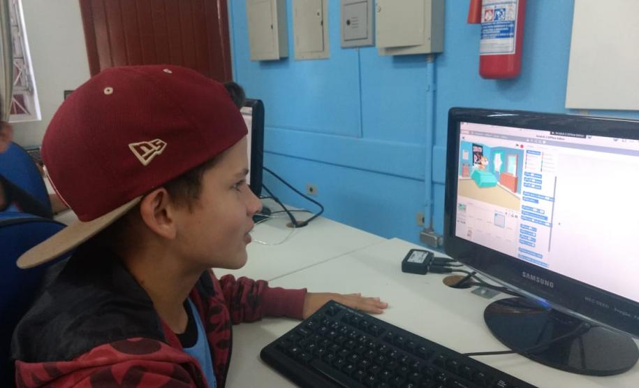 NRE Pitanga incentivando iniciação à programação através do Scratch NRE Pitanga incentivando iniciação à programação através do Scratch