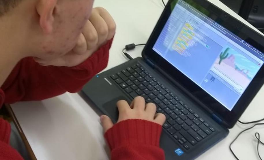 NRE Pitanga incentivando iniciação à programação através do Scratch NRE Pitanga incentivando iniciação à programação através do Scratch