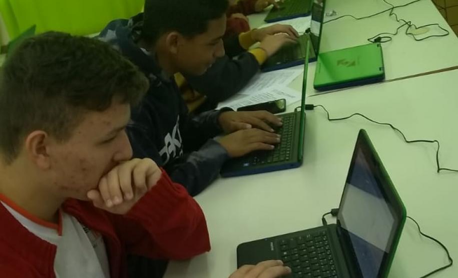 NRE Pitanga incentivando iniciação à programação através do Scratch NRE Pitanga incentivando iniciação à programação através do Scratch