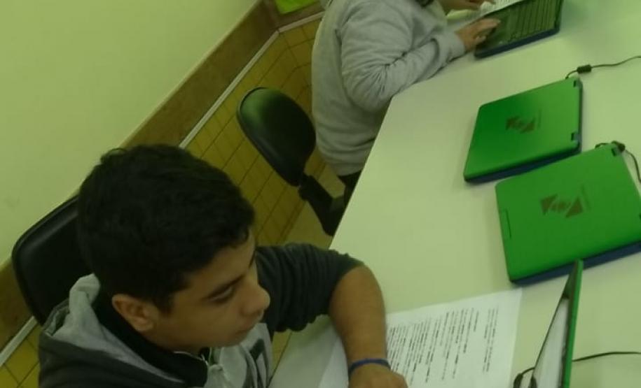 NRE Pitanga incentivando iniciação à programação através do Scratch NRE Pitanga incentivando iniciação à programação através do Scratch