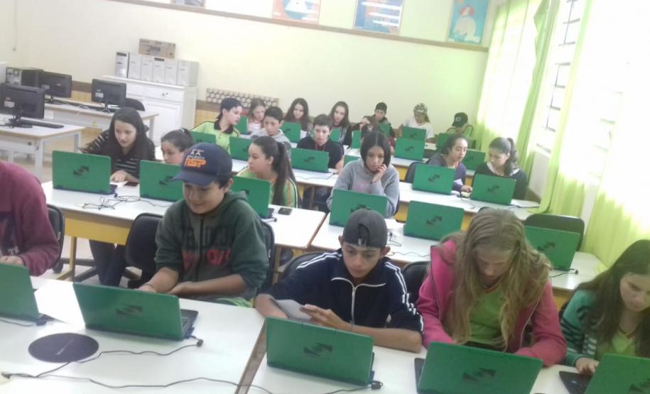 NRE Pitanga incentivando iniciação à programação através do Scratch NRE Pitanga incentivando iniciação à programação através do Scratch