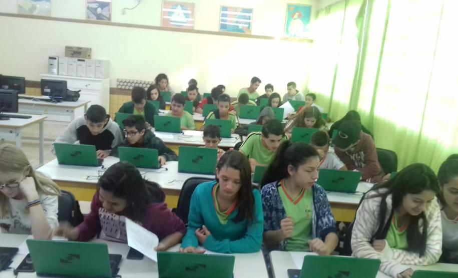 NRE Pitanga incentivando iniciação à programação através do Scratch NRE Pitanga incentivando iniciação à programação através do Scratch