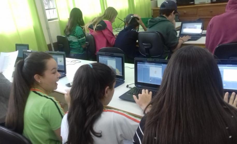 NRE Pitanga incentivando iniciação à programação através do Scratch NRE Pitanga incentivando iniciação à programação através do Scratch