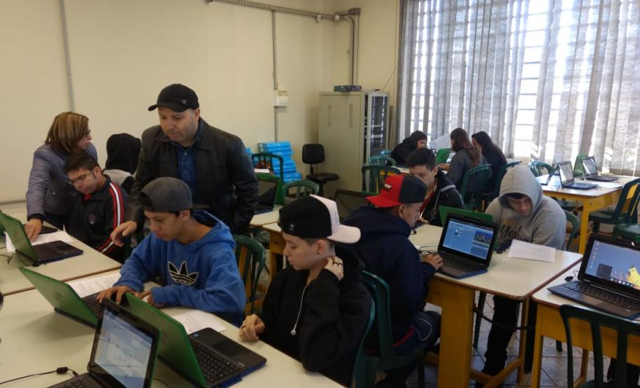 NRE Pitanga incentivando iniciação à programação através do Scratch NRE Pitanga incentivando iniciação à programação através do Scratch