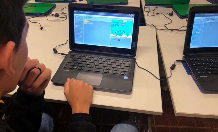 NRE Pitanga incentivando iniciação à programação através do Scratch NRE Pitanga incentivando iniciação à programação através do Scratch