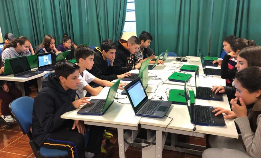 NRE Pitanga incentivando iniciação à programação através do Scratch NRE Pitanga incentivando iniciação à programação através do Scratch