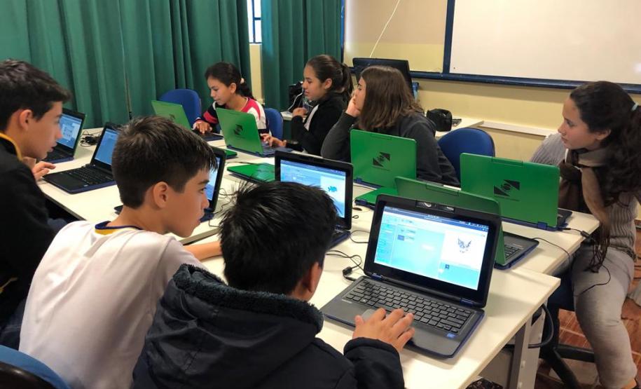 NRE Pitanga incentivando iniciação à programação através do Scratch NRE Pitanga incentivando iniciação à programação através do Scratch