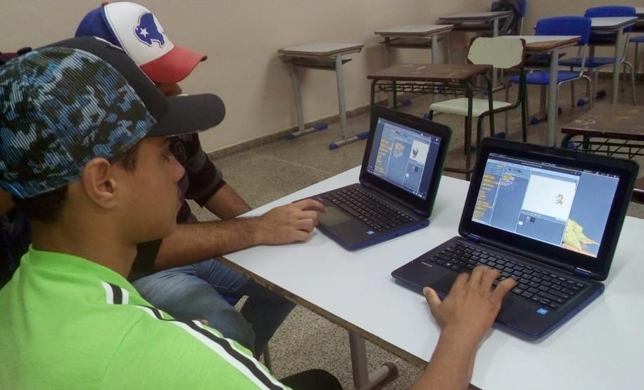 NRE Pitanga incentivando iniciação à programação através do Scratch NRE Pitanga incentivando iniciação à programação através do Scratch