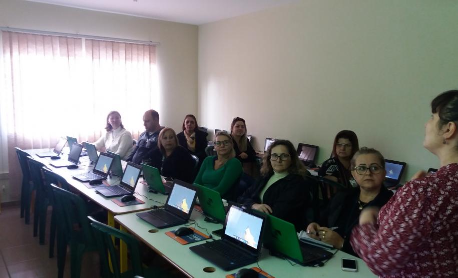 NRE Pitanga incentivando iniciação à programação através do Scratch NRE Pitanga incentivando iniciação à programação através do Scratch