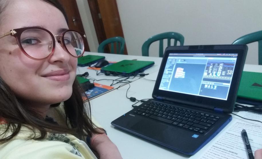 NRE Pitanga incentivando iniciação à programação através do Scratch NRE Pitanga incentivando iniciação à programação através do Scratch