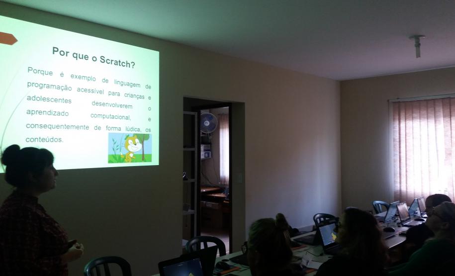 NRE Pitanga incentivando iniciação à programação através do Scratch NRE Pitanga incentivando iniciação à programação através do Scratch